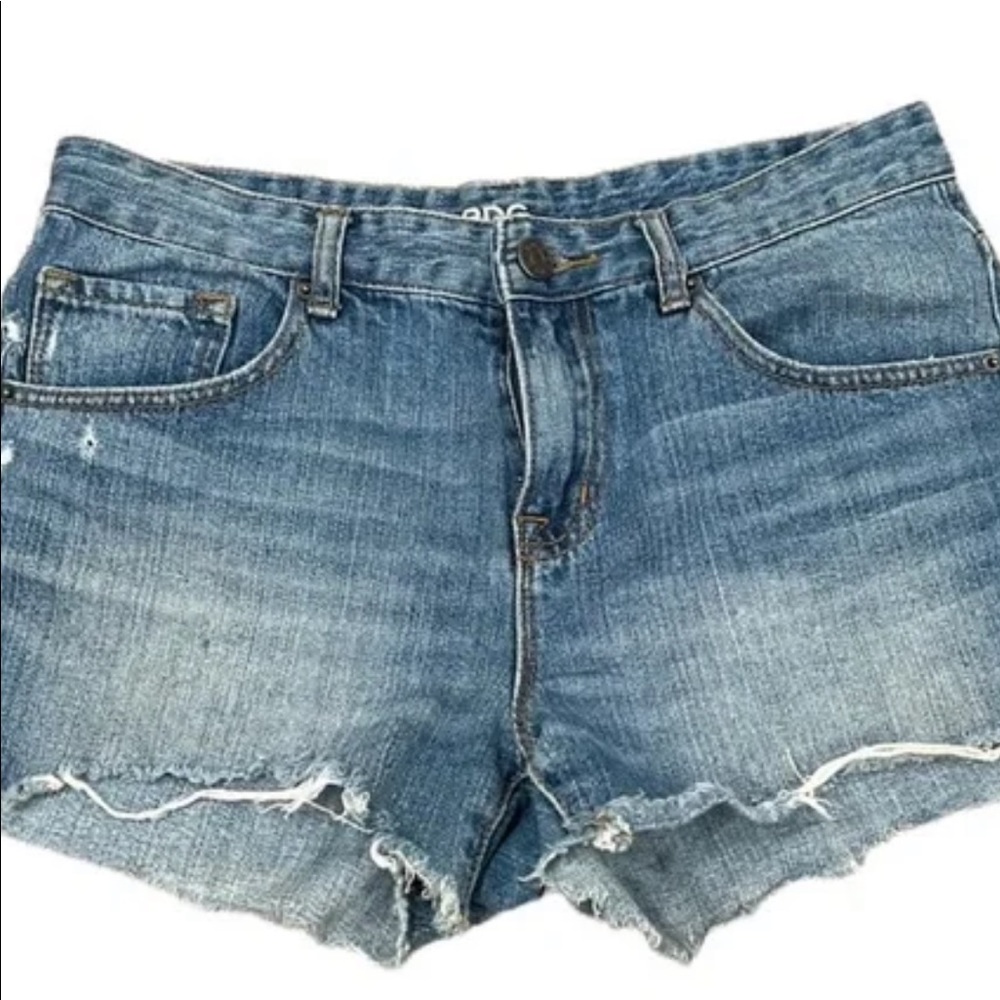 BDG mid rise Freja vintage fit denim distressed shorts